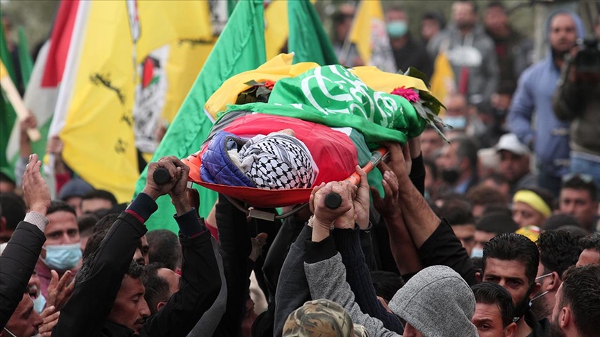 İsrail askerlerinin şehit ettiği 13 yaşındaki Filistinli çocuğun cenazesi toprağa verildi