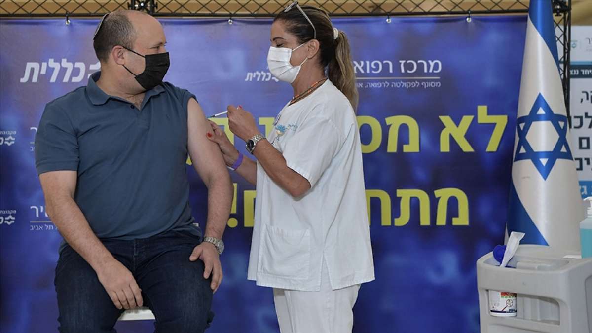 İsrail Başbakanı Bennett, üçüncü doz Kovid-19 aşısını da yaptırdı