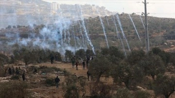 İsrail güçleri, Batı Şeria'da Yahudi yerleşim birimi protestosunda 10 Filistinliyi yaraladı