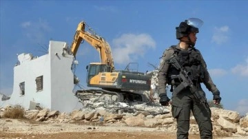 İsrail güçleri Kudüs’te Filistinlilere ait 3 yapıyı yıktı