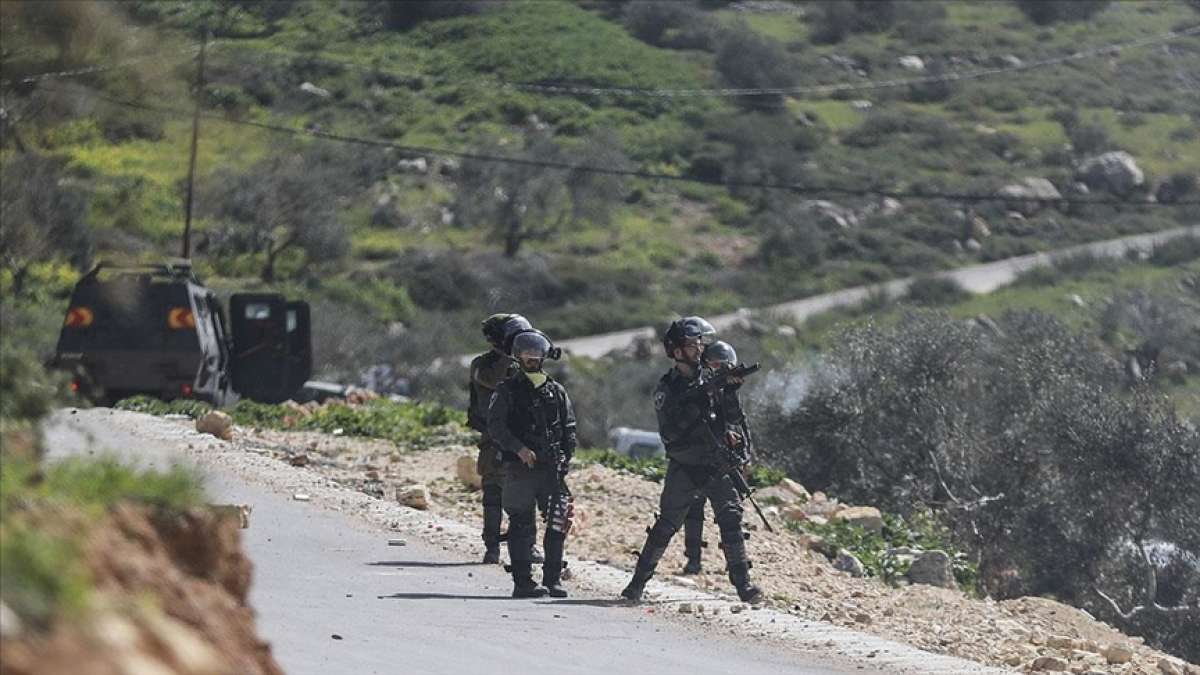 İsrail güçlerinden Yahudi yerleşimcilere karşı Urme Tepesi'nde nöbet tutan Filistinlilere müdah