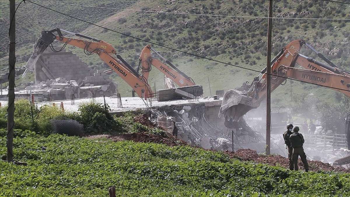 İsrail ordusu, Batı Şeria'da 25 Filistinlinin yaşadığı evleri yıktı
