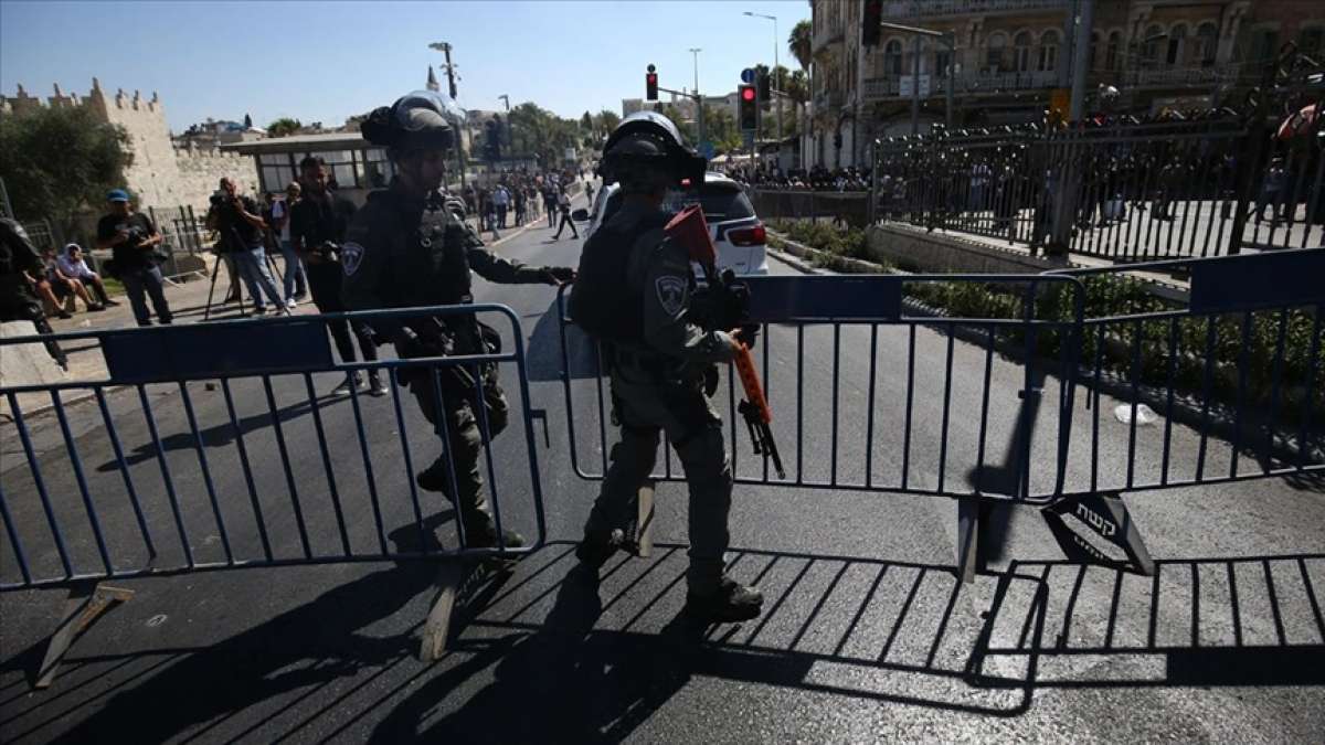 İsrail polisi, aşırı sağcıların 'bayrak yürüyüşü' öncesi Şam Kapısı çevresini barikatlarla