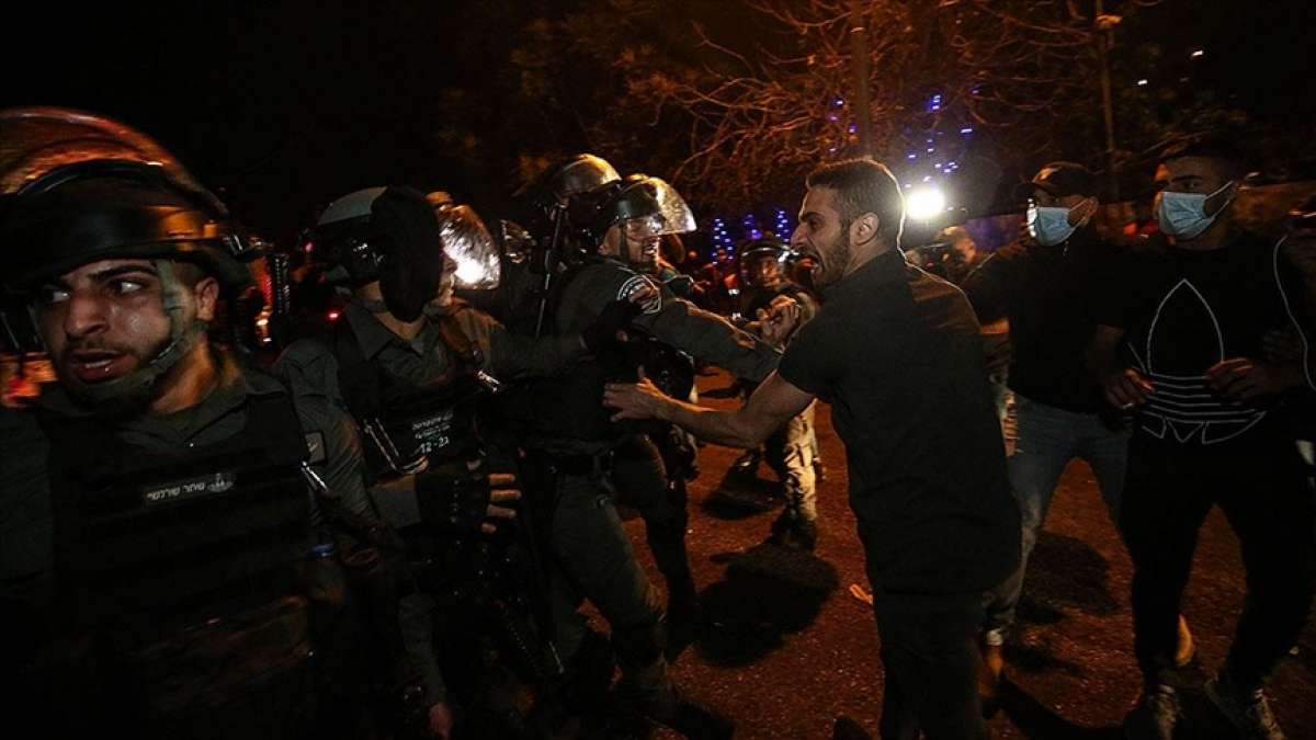 İsrail polisi, Kadir Gecesi öncesi yüzlerce Filistinlinin Kudüs'e ulaşmasını engelledi