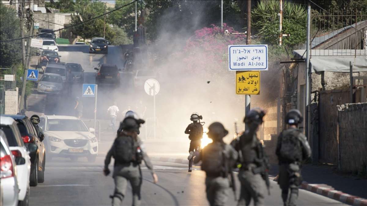 İsrail polisi Kudüs'teki Şeyh Cerrah Mahallesi'nde Filistinlilere saldırdı