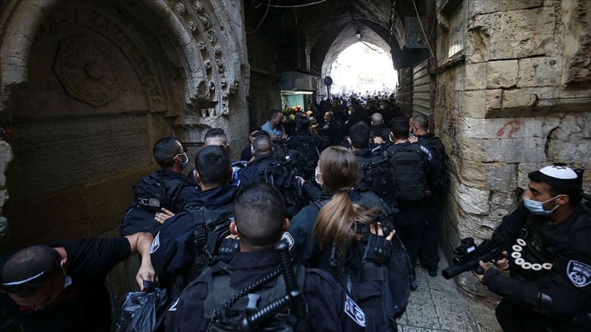 İsrail polisi Mescid-i Aksa'da 5 Filistinliyi gözaltına aldı