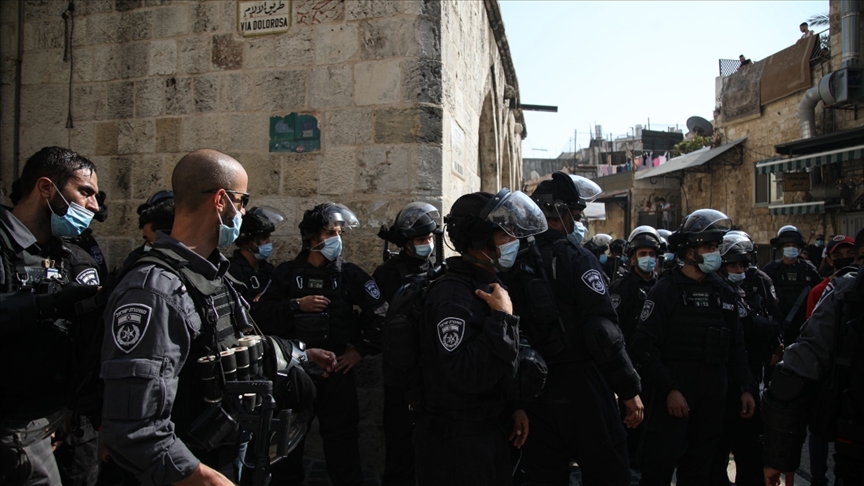 İsrail yüzlerce Filistinlinin bu cuma da Mescid-i Aksa'ya girişine izin vermedi