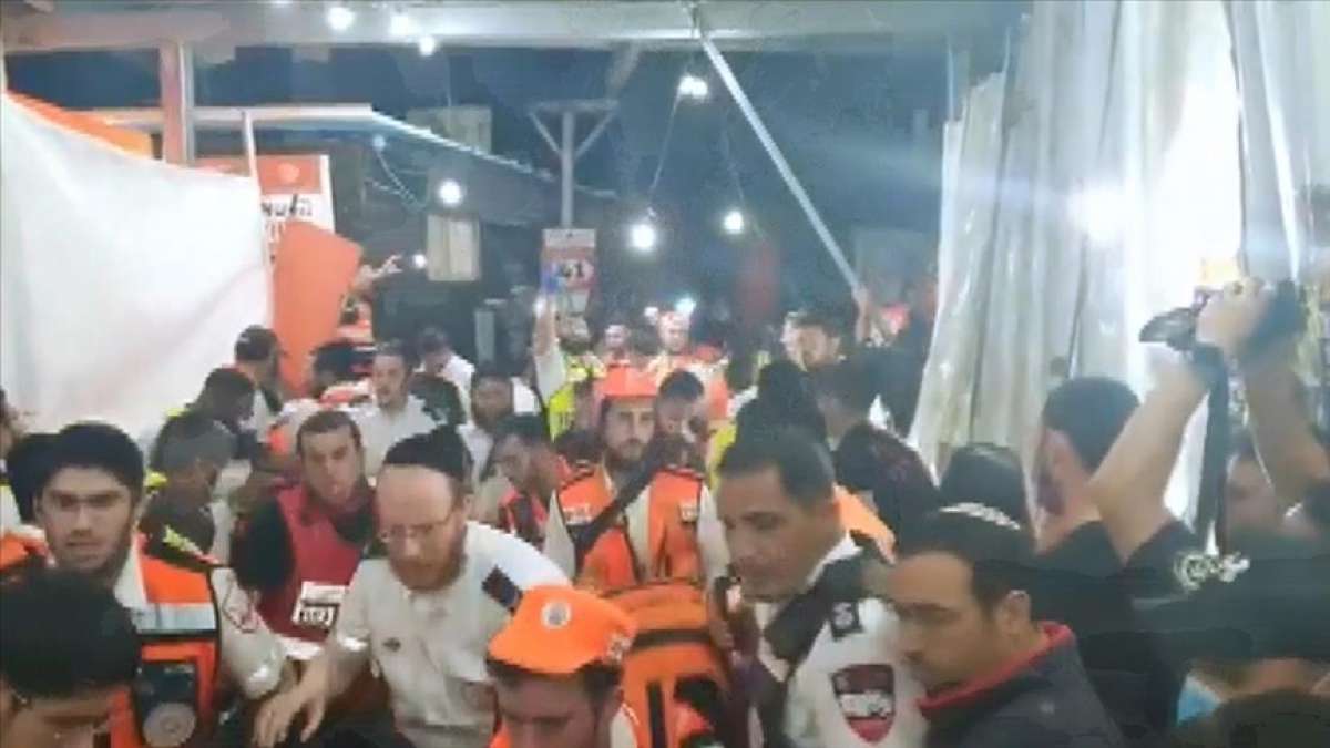 İsrail'de Lag BaOmer Bayramı kutlamalarında sahnenin çökmesi sonucu 20'si ağır 50 kişi yar