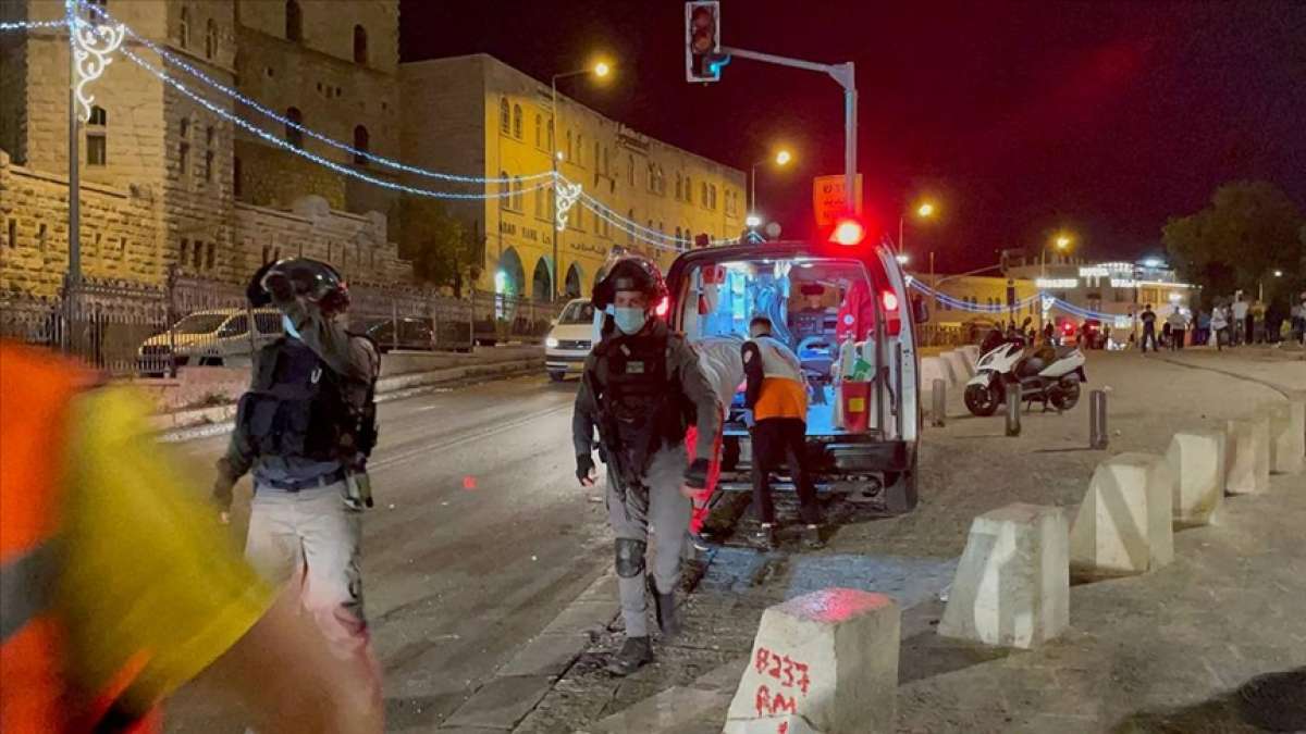 İsral polisi Kudüs'te Filistinlilere saldırdı: 18 yaralı
