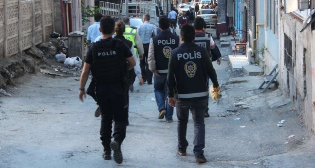 İstanbul '10 numara yağ' operasyonu: 35 bin litre yakıt ele geçirildi
