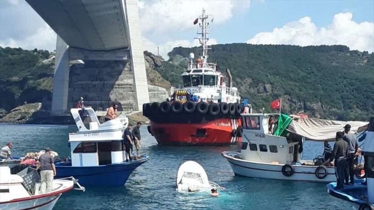 İstanbul Boğazı'nda gemi ile balıkçı teknesi çarpıştı