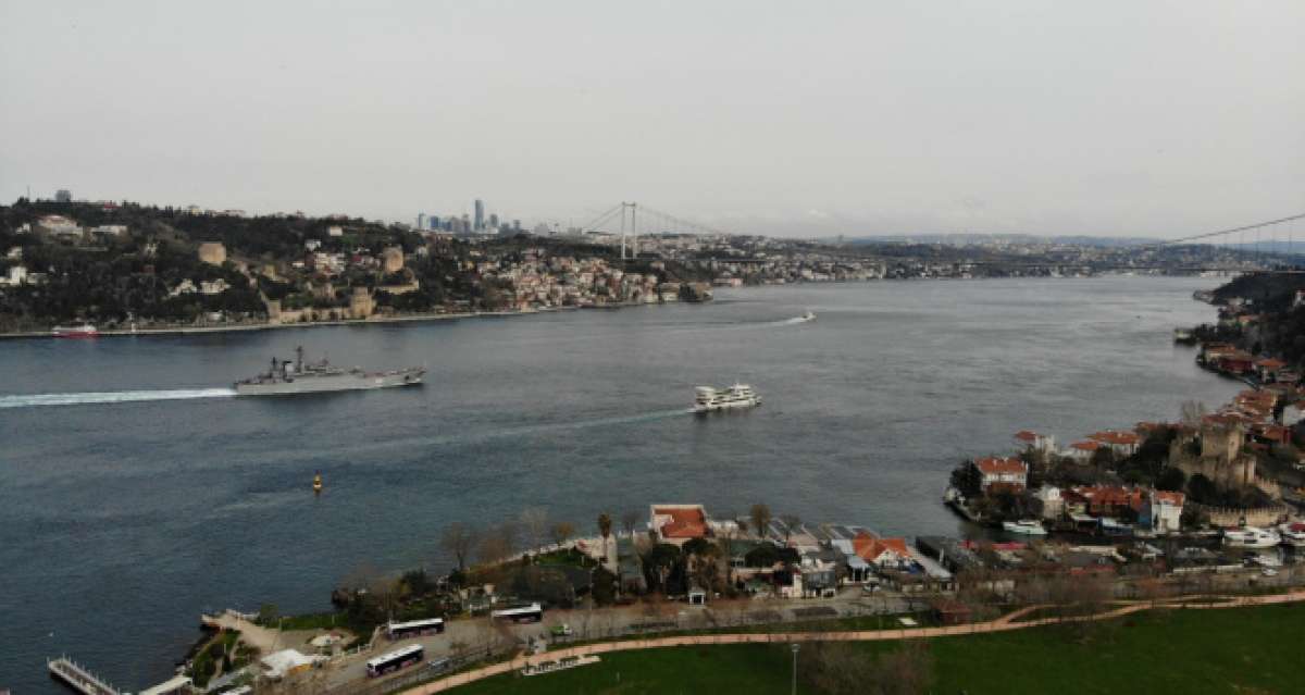 İstanbul Boğazı'ndan geçiş yapan Rus savaş gemileri havadan görüntülendi