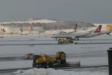 İstanbul Havalimanı’ndaki tüm uçuşlar 04.00’e kadar durduruldu