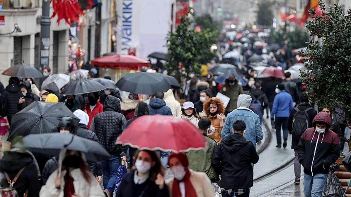 İstanbul 'kısıtlamasız' ilk cumartesinde öğleden sonra hareketlendi