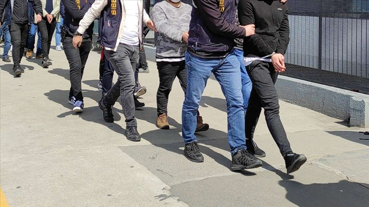 İstanbul merkezli 12 ildeki bilişim dolandırıcılığı operasyonunda 39 şüpheli gözaltına alındı