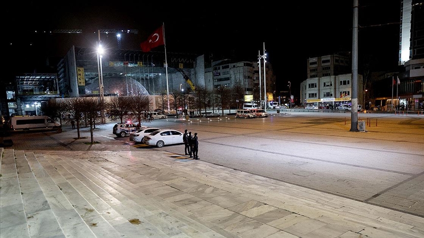 İstanbul yeni yılı Kovid-19'un gölgesinde sessiz karşıladı