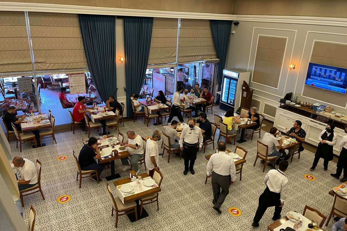 İstanbul'da 1 Temmuz'dan itibaren kafe ve restoranlar tam kapasite hizmet vermeye başladı
