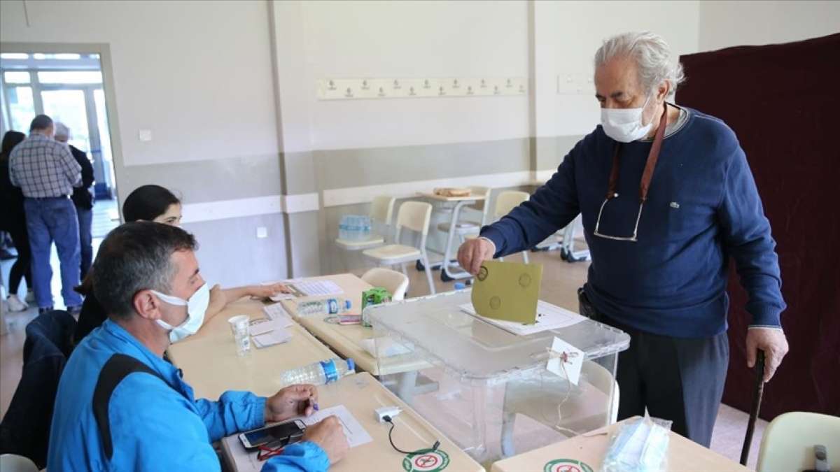 İstanbul'da 14 mahallede seçim heyecanı başladı