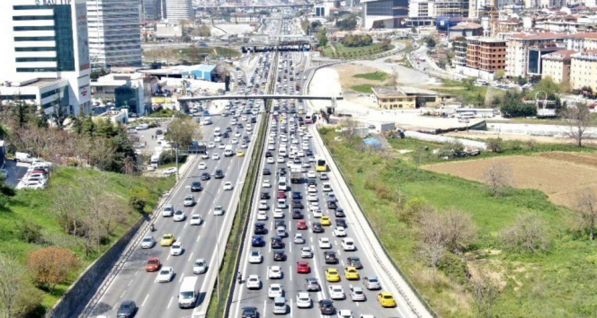 İstanbul'da 23 Nisan kısıtlaması öncesi trafik erken başladı