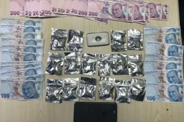 İstanbul&rsquo;da akıl almaz uyuşturucu zulası