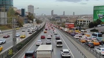 İstanbul'da ara tatilin ardından trafik yoğunluğu yaşanıyor