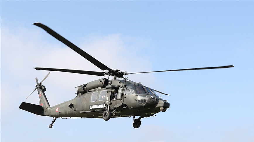 İstanbul'da askeri helikopterin pervanesi aydınlatma direğine çarptı