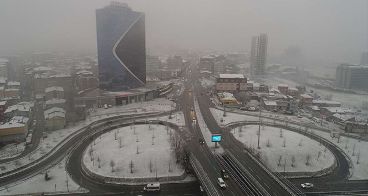 İstanbul'da etkili olan kar yağışı drone ile görüntülendi