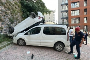 İstanbul’da feci kaza: Araç kullanmayı öğrenirken, pedalları karıştırdı 10 metreden aşağıya uçtu