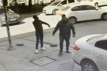 İstanbul&rsquo;da film gibi olay: Polis s&uuml;s&uuml; verip 17 bin dolarını &ccedil;aldılar