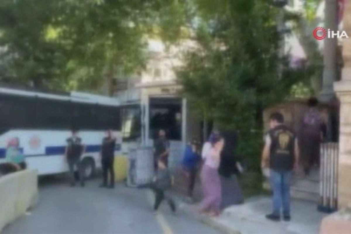 İstanbul'da kadın ve çocukları zorla dilendiren şebekenin lideri tutuklandı