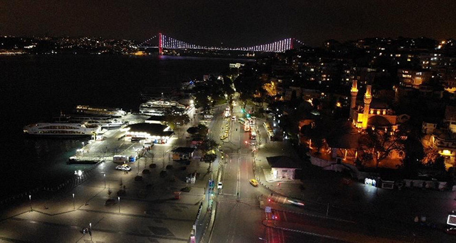 İstanbul'da kısıtlama başladı: Üsküdar Meydanı sessizliğe büründü