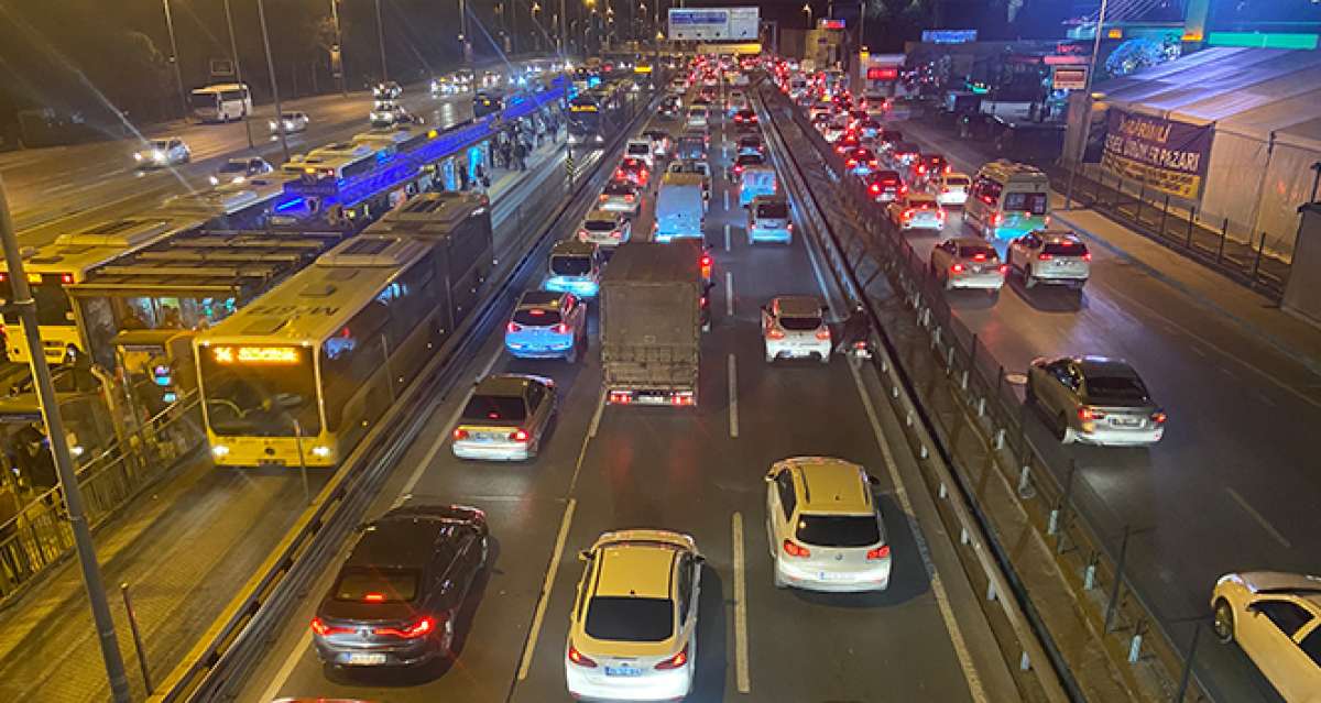 İstanbul'da kısıtlamaya dakikalar kala trafik yoğunluğu