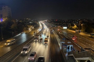 İstanbul’da okullar açıldı, trafik yoğunluğu başladı!