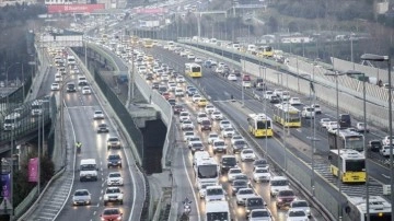 İstanbul'da sabah başlayan trafik yoğunluğu devam ediyor