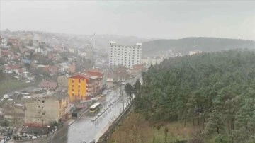 İstanbul'da sağanak ve fırtına ulaşımda aksamalara neden oldu