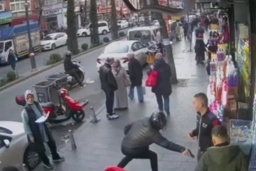 İstanbul’da silahlı saldırı kamerada: Yanlış adamı vurmuş