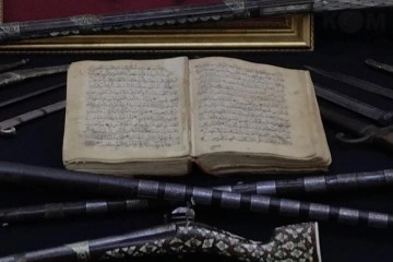 İstanbul'da tarihi eser operasyonu: El yazması Kur'an-ı Kerim ele geçirildi