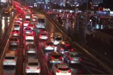 İstanbul’da trafik yoğunluğu rekor seviyeye çıkarak yüzde 90’a ulaştı