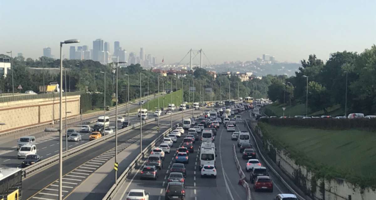 İstanbul'da trafik yoğunluğu yüzde 70 seviyesine ulaştı