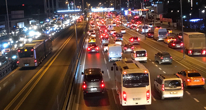 İstanbul'da trafik yoğunluğu; yüzde 71 seviyesine çıktı