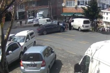 İstanbul'da vatandaşlar minibüsün altında kalan kadın için seferber oldu: O anlar kamerada