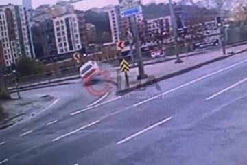 İstanbul’da yürekleri ağza getiren kaza kamerada: Sürücünün burnu bile kanamadı