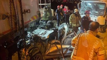 İstanbul'da zincirleme trafik kazasında 4 kişi hayatını kaybetti, 4 kişi yaralandı