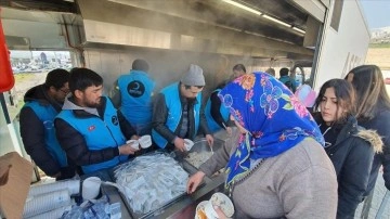 İstanbul'daki Doğu Türkistanlı STK'lerden depremzedelere insani yardım