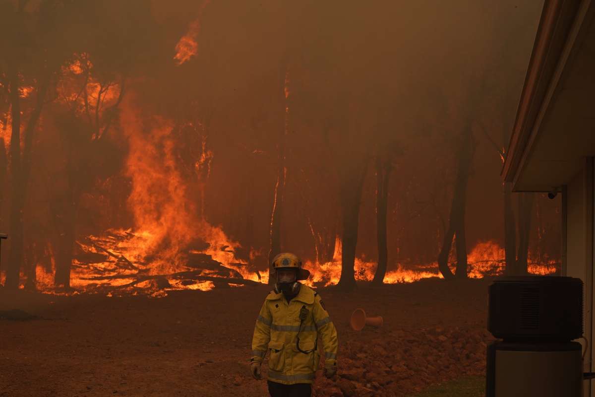 İtalya'da orman yangınları ile mücadele devam ediyor