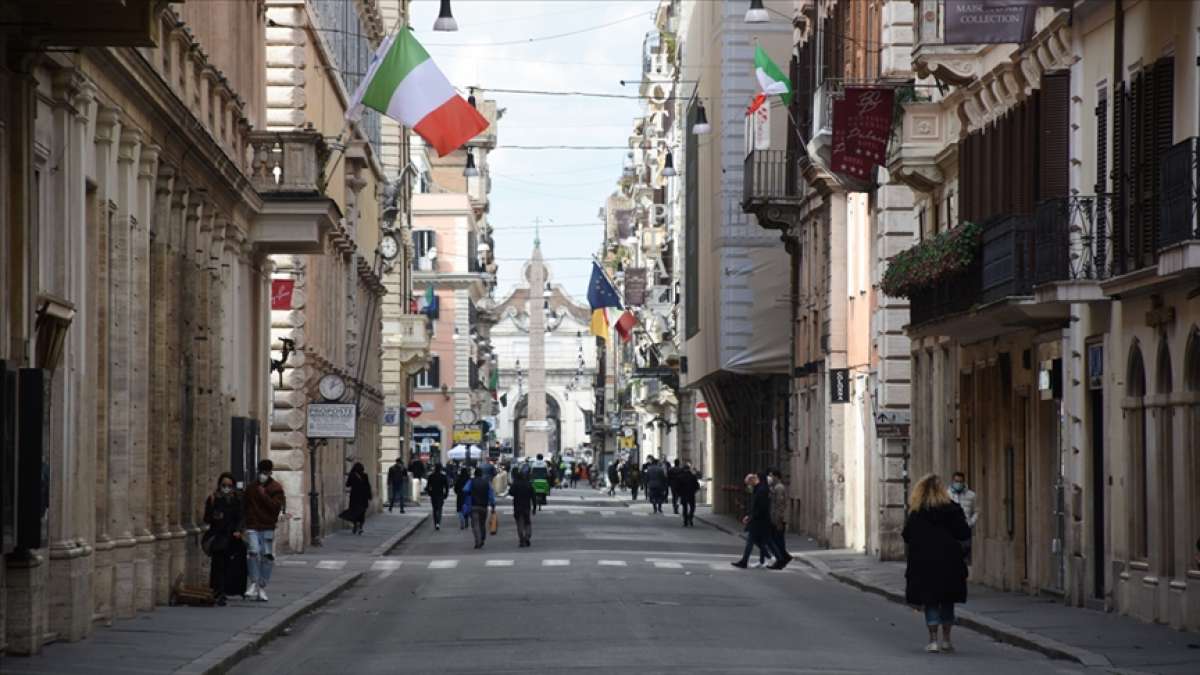 İtalya'da son 24 saatte 23 bin 832 Kovid-19 vakası tespit edildi