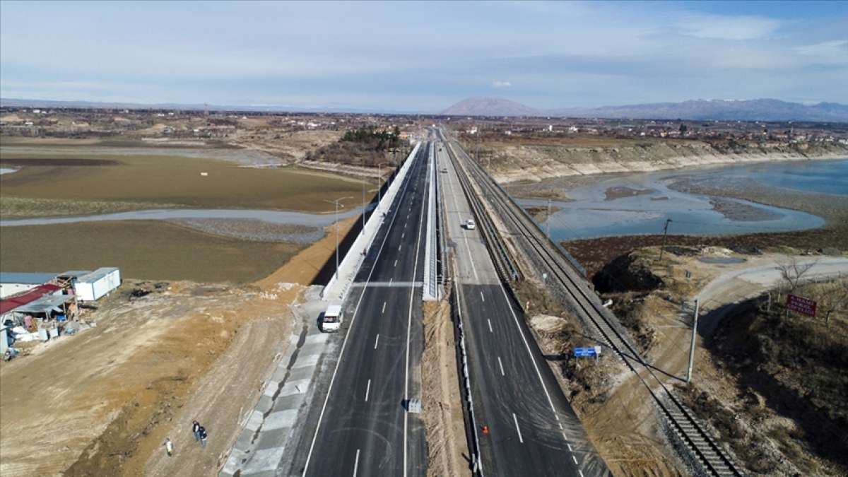 'İtme sürme yöntemi' ile inşa edilen yeni Tohma Köprüsü ulaşımda konforu artıracak