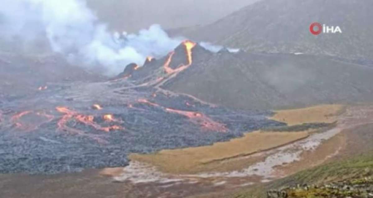 İzlanda'da Fagradals Yanardağı lav püskürtmeye başladı