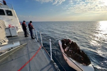 İzmir a&ccedil;ıklarında 113 g&ouml;&ccedil;men kurtarıldı, 26 g&ouml;&ccedil;men yakalandı