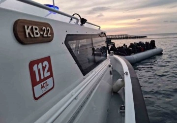 İzmir açıklarında 45 düzensiz göçmen kurtarılırken, 185 düzensiz göçmen ise yakalandı